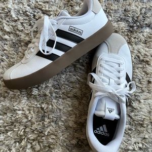 Adidas sneakers size 8 like new